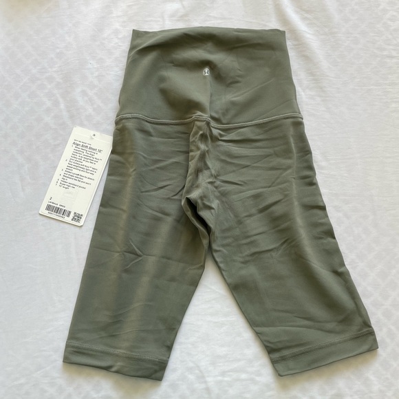 lululemon align shorts 🤍 - Picture 2 of 6